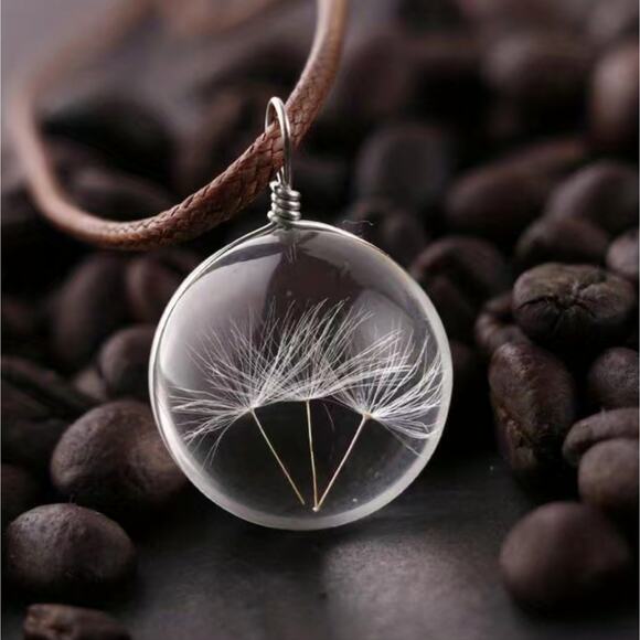 Make a wish dandelion seed in resin  necklace - Picture 1 of 3